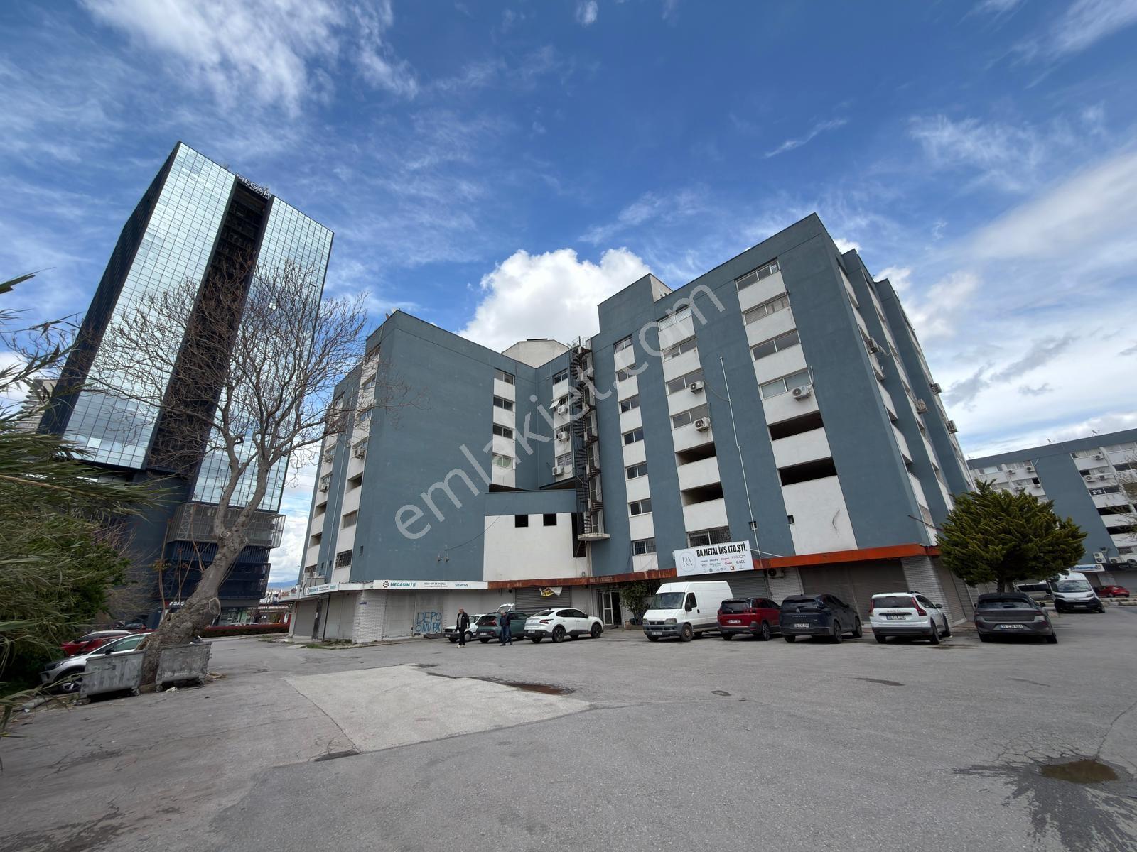 İş Hanı İçerisin'de Merkezi Konumda 1+0 50 M2 Satılık Ofis