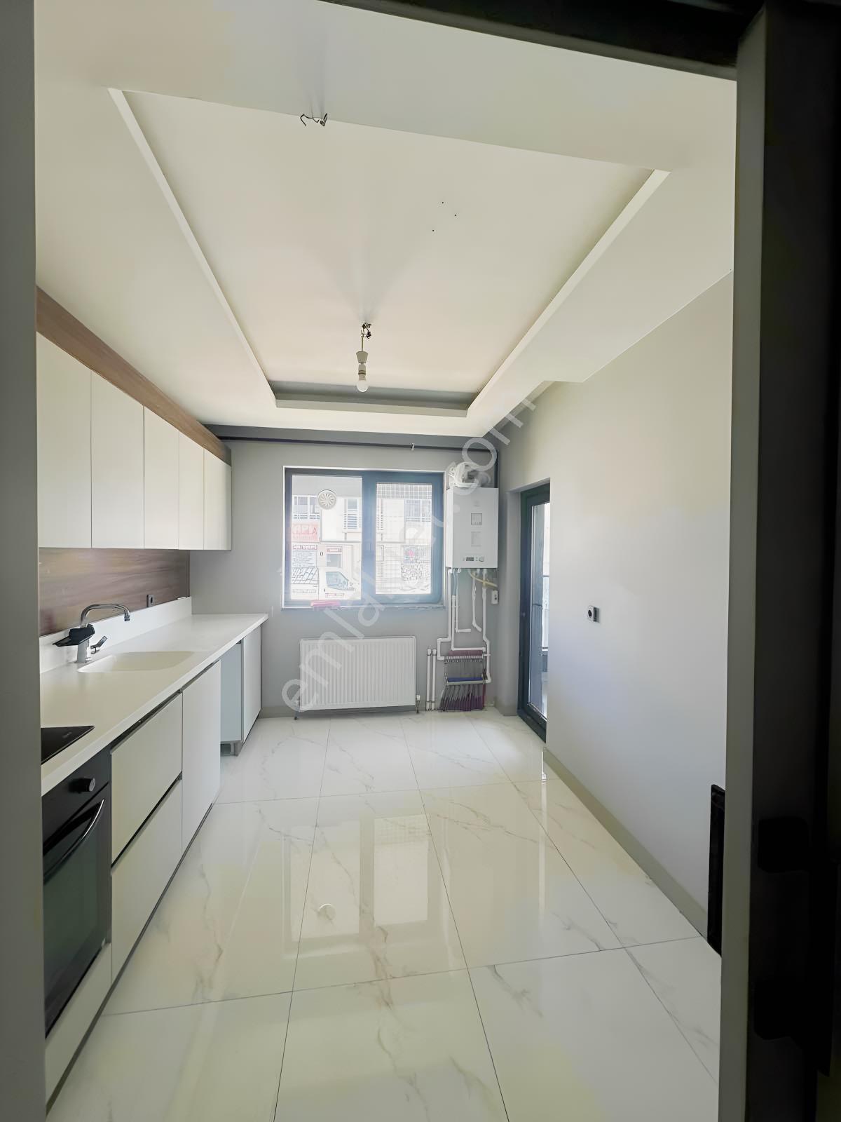 Çetin Emlak'tan 210m2 Depolu Ultra Lüx Kiracılı 3+1 Fırsat Daire
