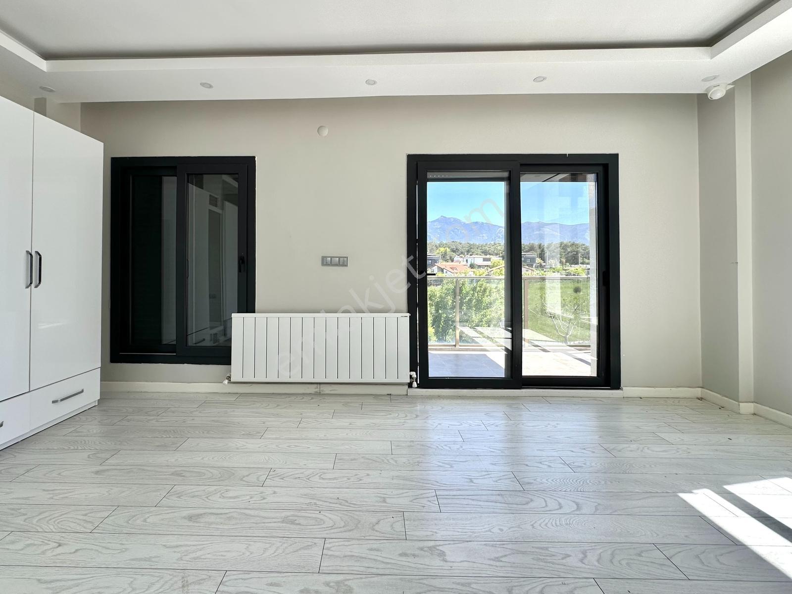 Yukarıkızılca'da Merkezi Konumda Müstakil 4+1 Özel Yapım Villa - Görsel 10