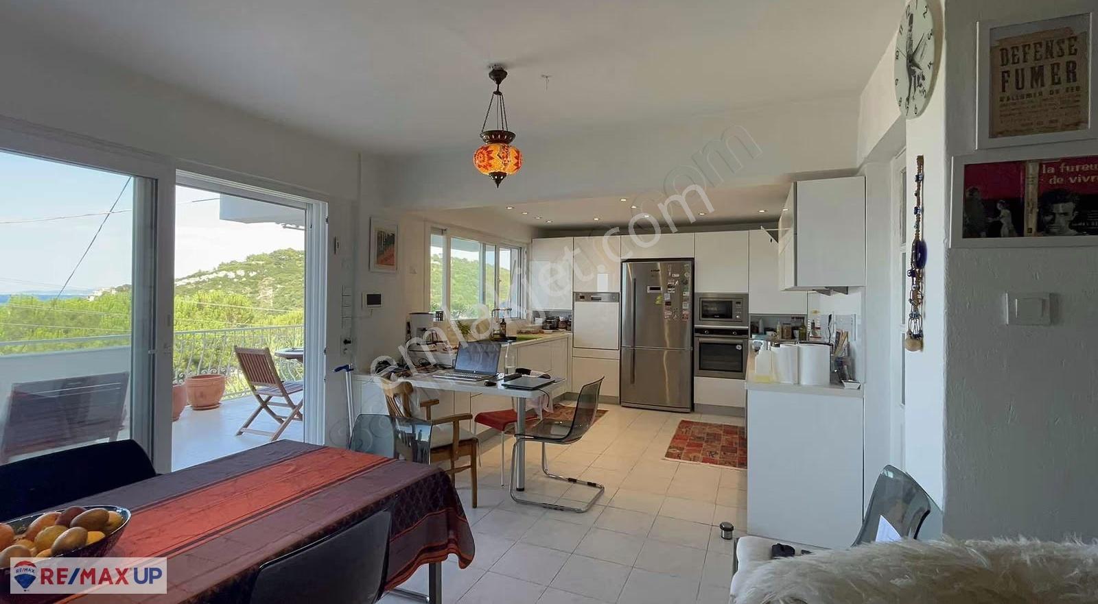 Karaburunda İskeleye Hakim Panoramik Deniz Manzaralı Villa - Görsel 15