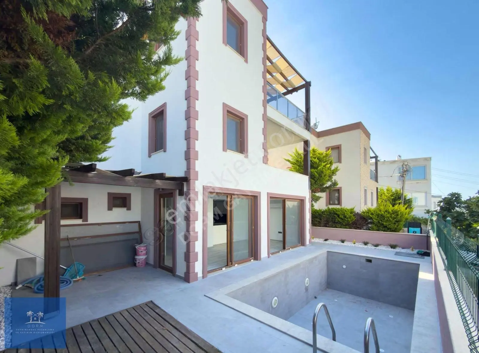 Bodrum Gümüşlük'te Deniz Manzaralı, Özel Havuzlu Satılık Villa