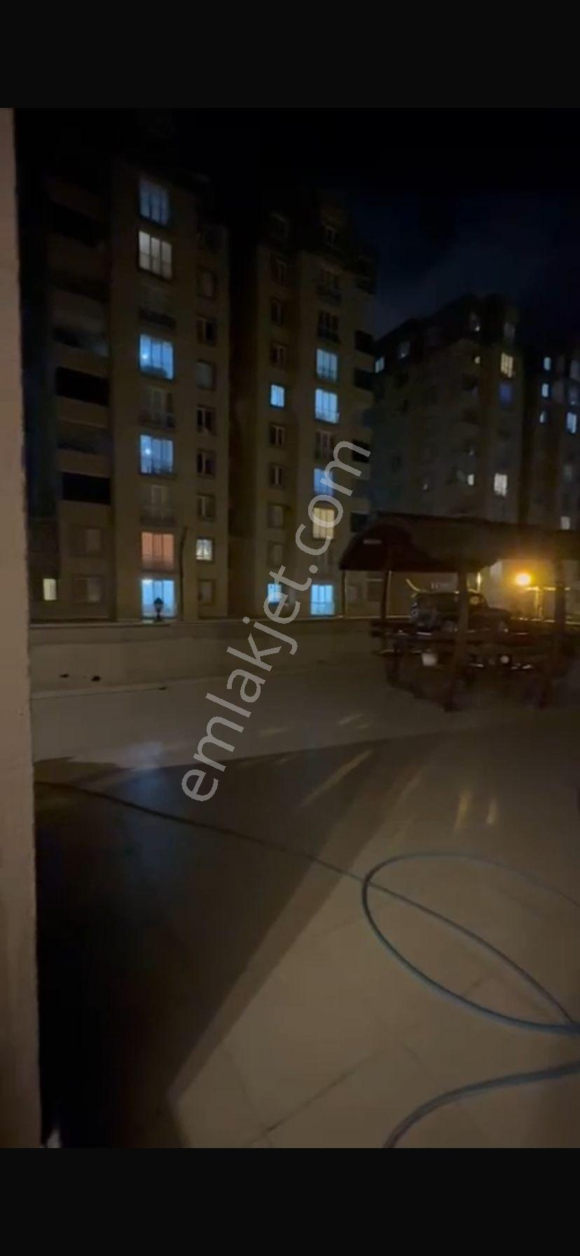 Esenyurt Merkezde Sitede Teraslı 3+1 Daire - Görsel 16