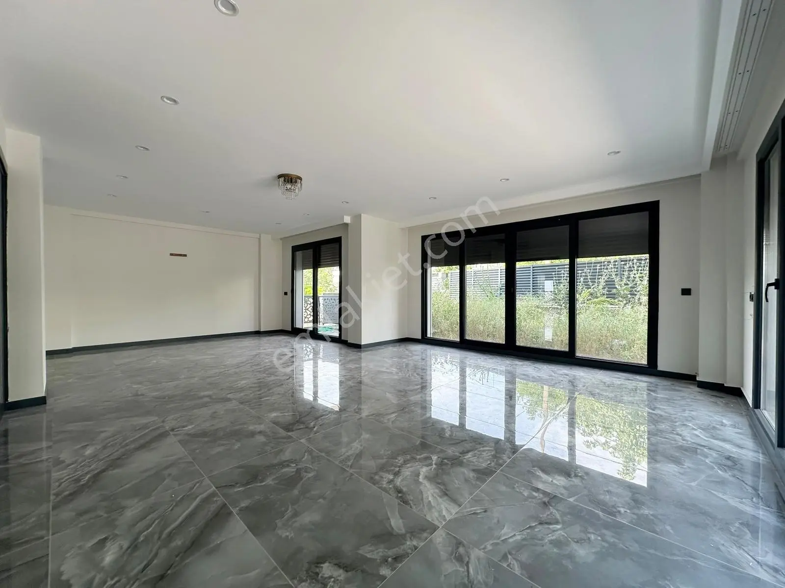 Adalet Mahallesine Komşu 5+1 340 M2 Satılık Müstakil - Görsel 3