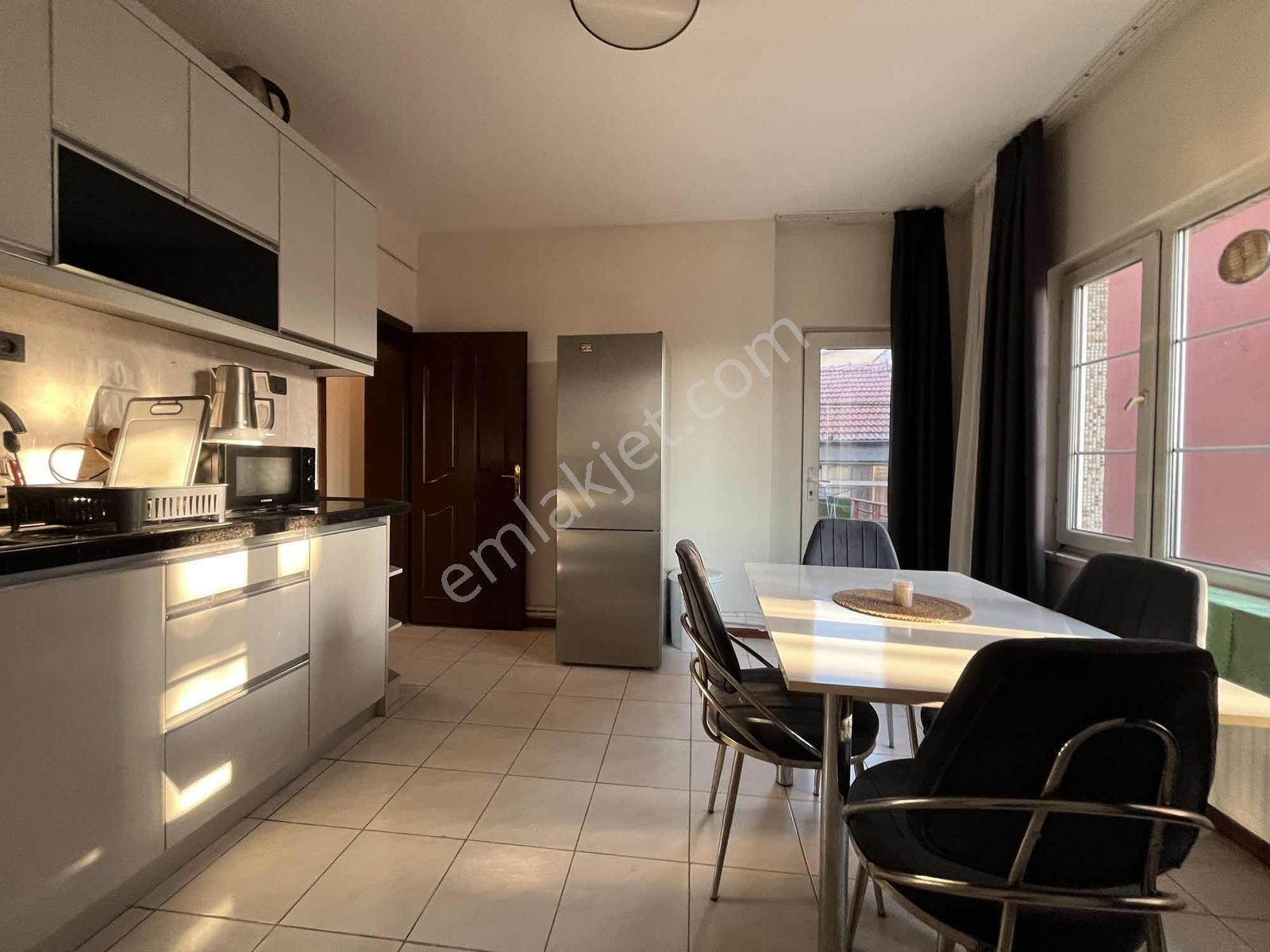 Cumhuriyet Gayrimenkulden 1+1 Full Eşyalı Daire - Görsel 3