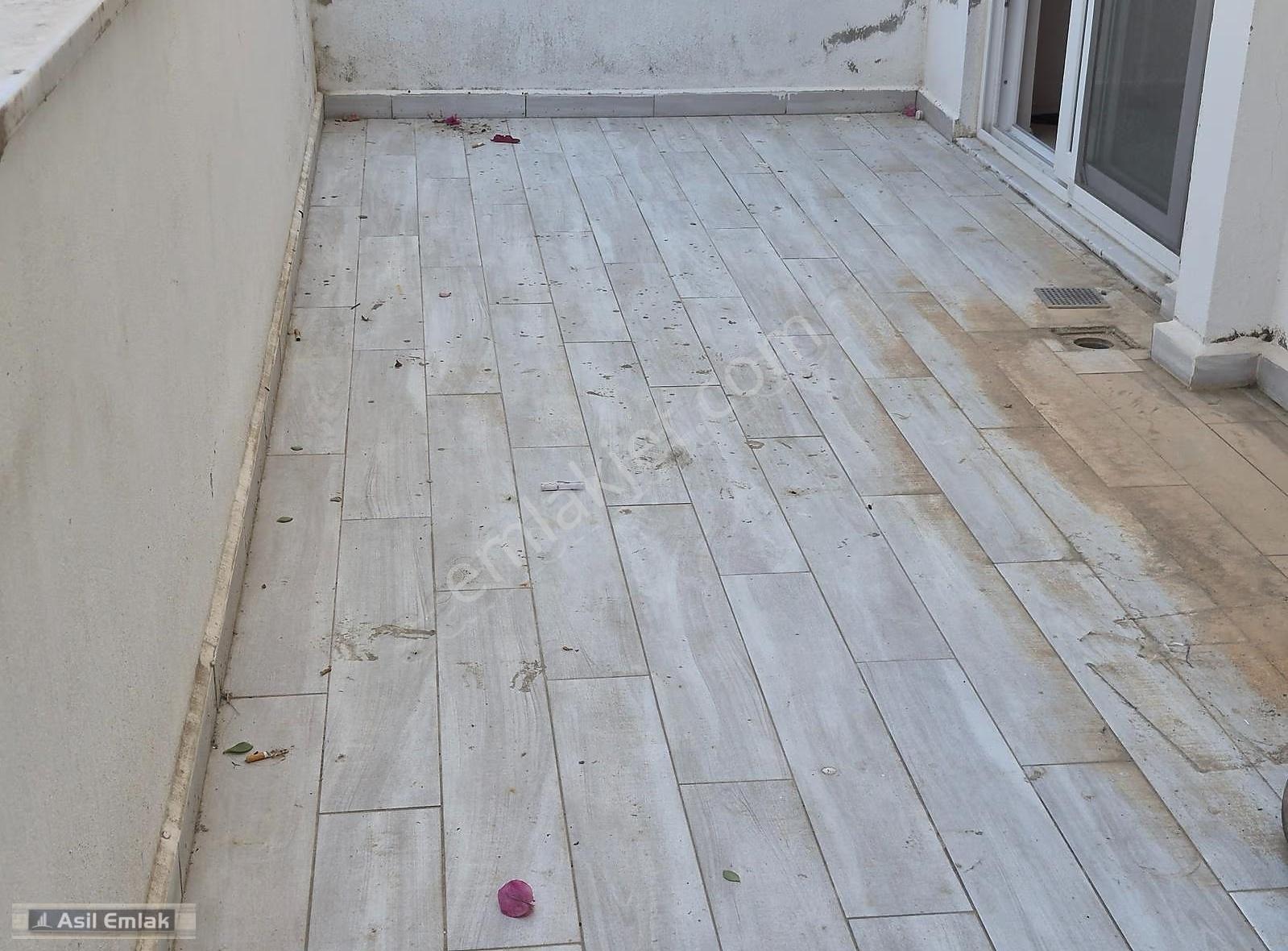 Asil Emlaktan Merkezde Geniş Arakat Eşyalı 1+1 Daire