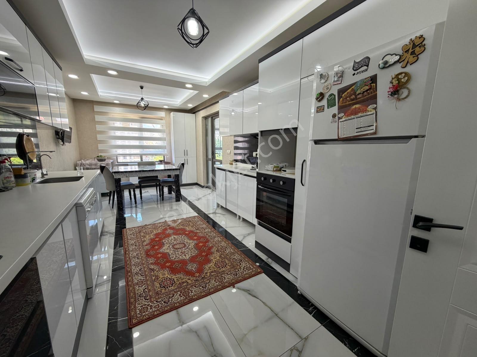 Mehmet Zengin'den 195 M2 4+1 Kapalı Otoparklı Süper Lüks Sitede - Görsel 21
