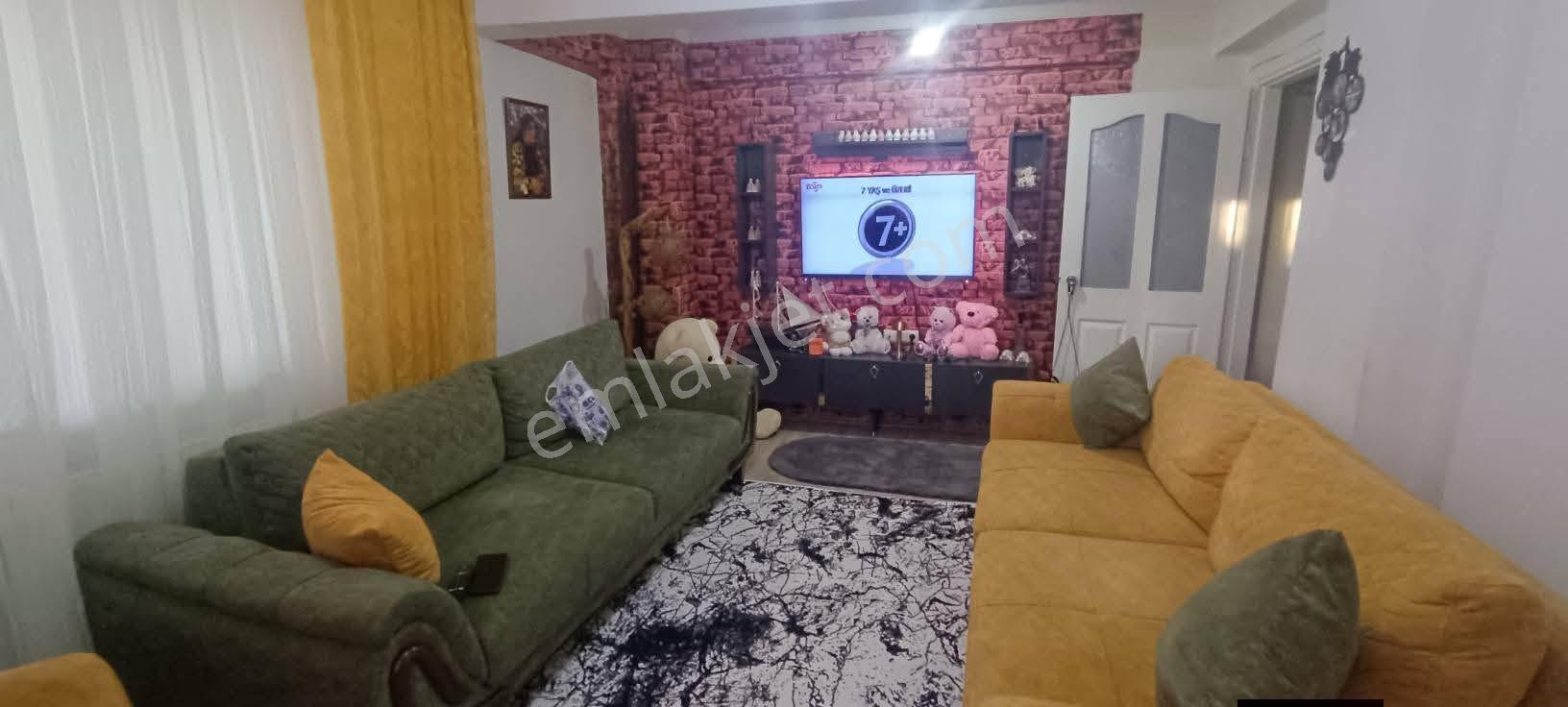 Truva -- Bahçelievler Mah. Çoban Market Civarı 2+1 95 M2 Daire.