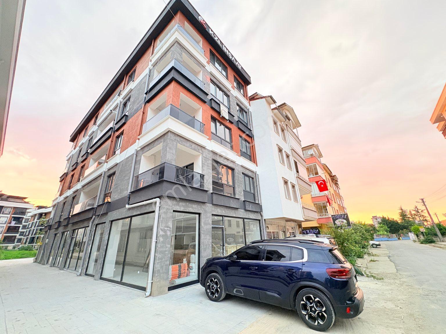 Cumhuriyette Sıfır 2+1 Sağra Arkası Asansör Ve Otopark