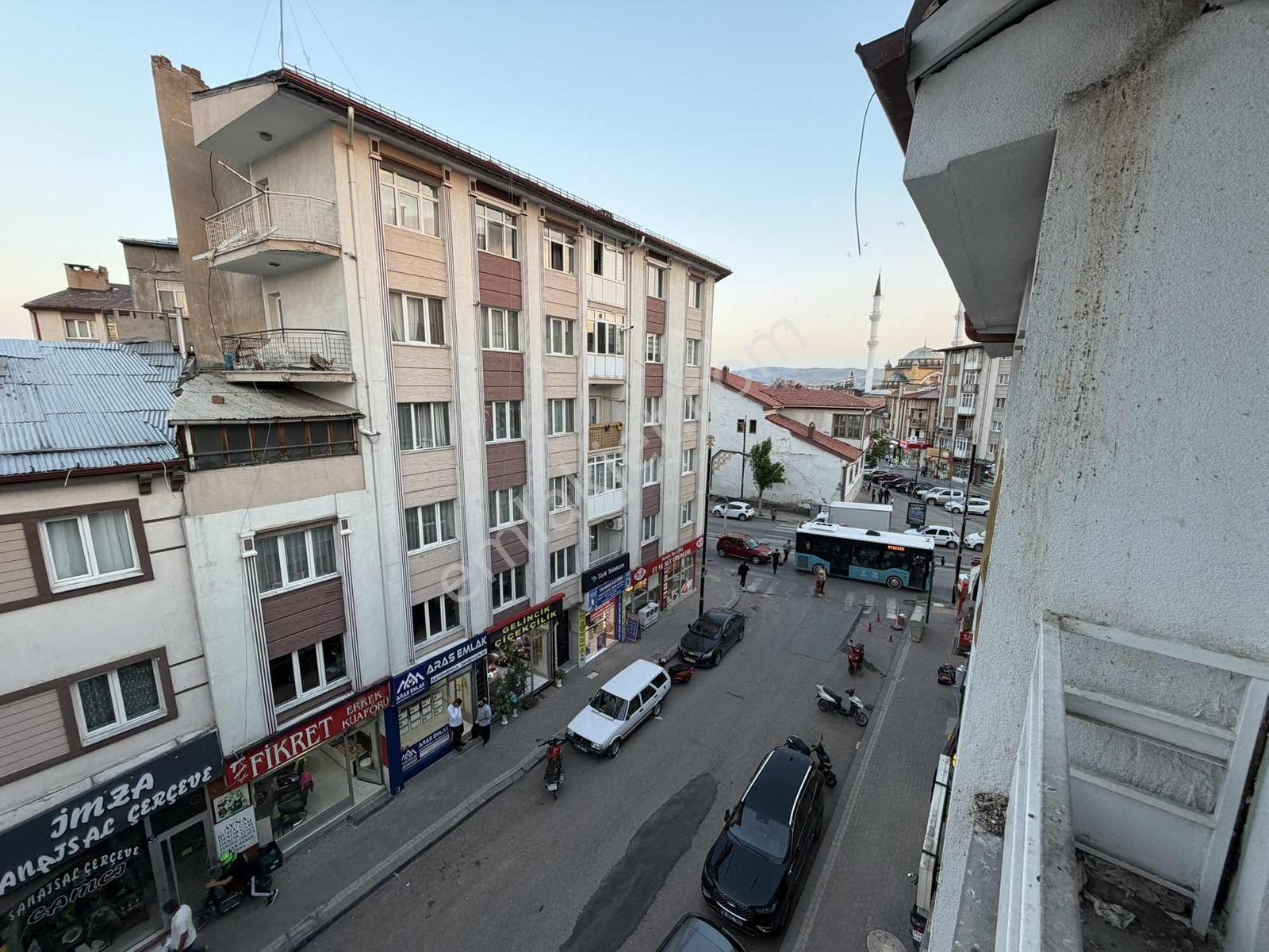 Sivas Ozan Emlak'tan Çarşıbaşı'nda Satılık 3+1 Daire - Görsel 35