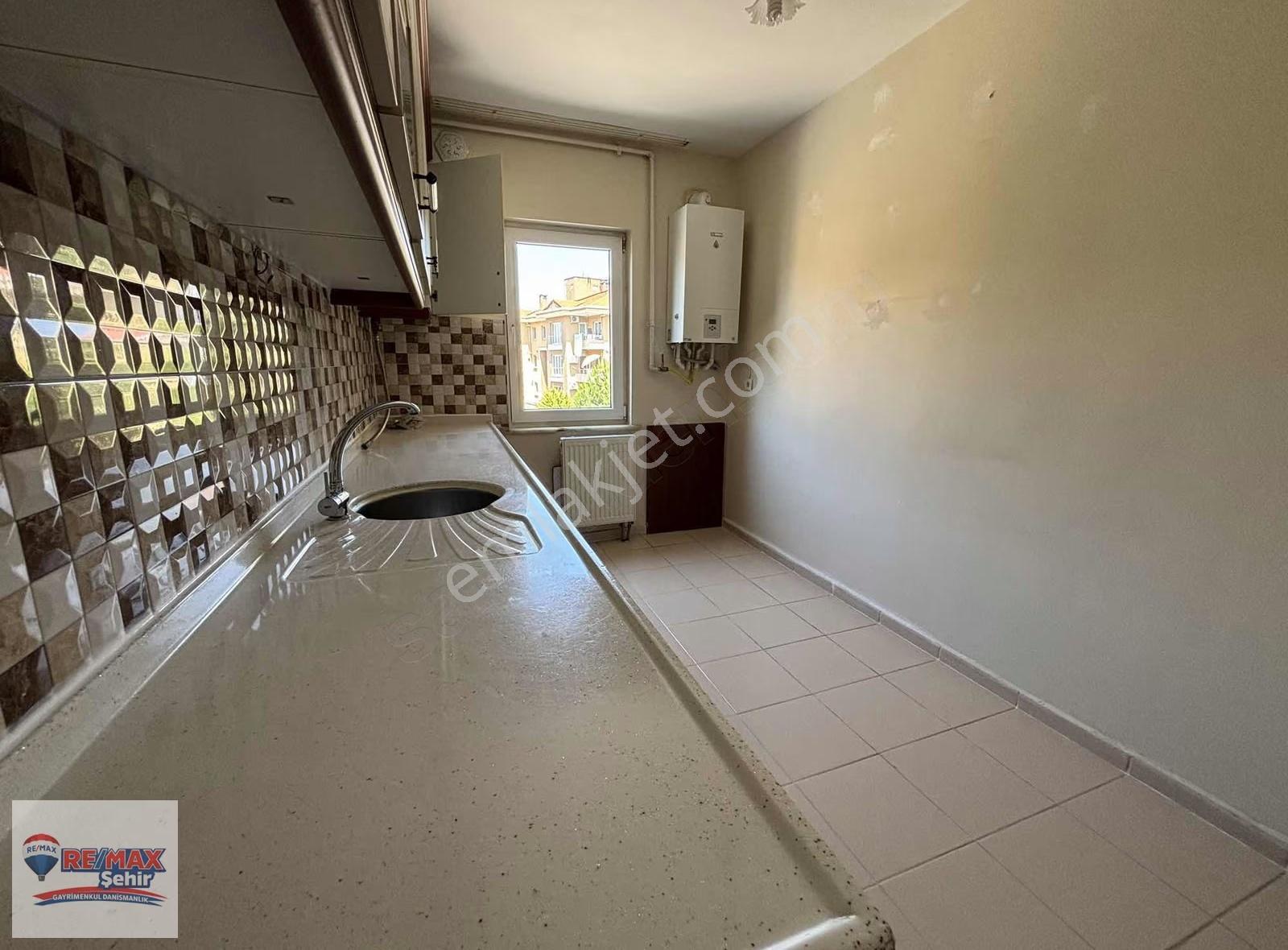 Re/max Şehır'den Kiptaş Konutları'nda Kıralık Daıre - Görsel 11