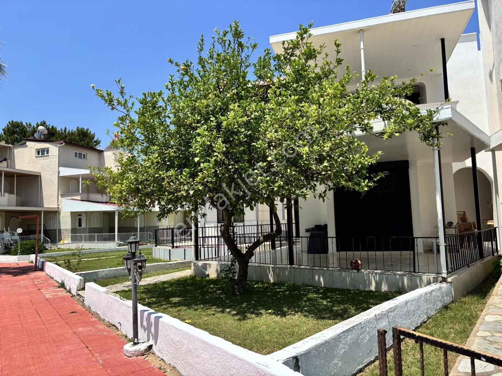 Kuşadası Bakmadan Geçme Denize 300m Yakınlıkta Eşyalı 4+1 Villa - Görsel 19