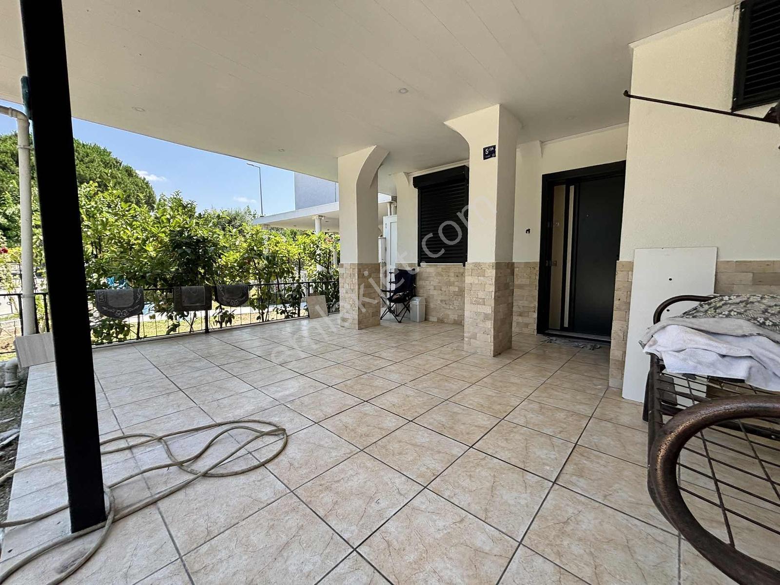 Kuşadası Bakmadan Geçme Denize 300m Yakınlıkta Eşyalı 4+1 Villa - Görsel 18