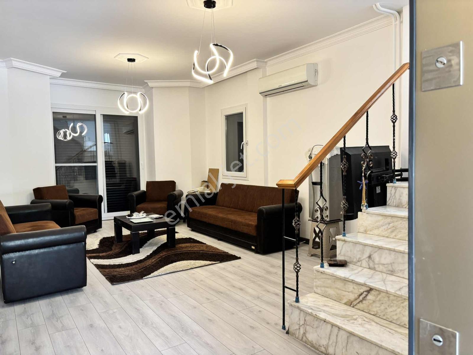 Kuşadası Bakmadan Geçme Denize 300m Yakınlıkta Eşyalı 4+1 Villa - Görsel 4
