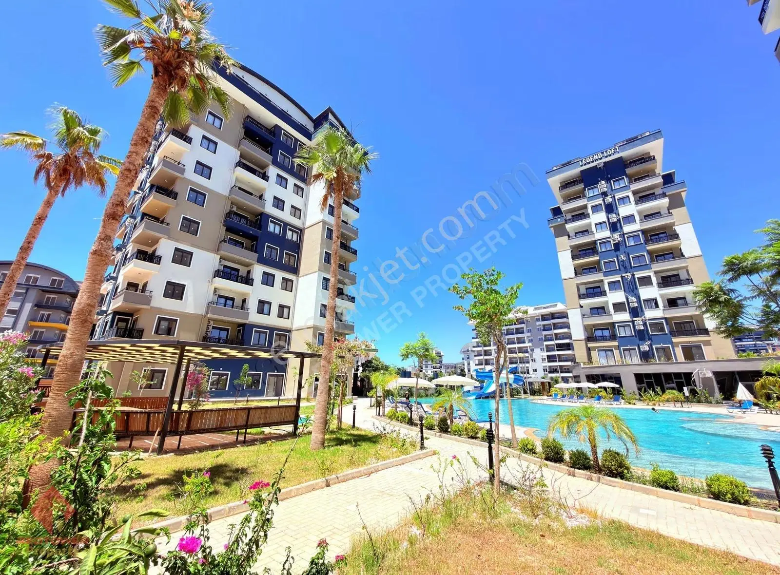 Avsallarda Konforlu Yaşam Sunan Aktiviteli Sitede 1+1 Daire