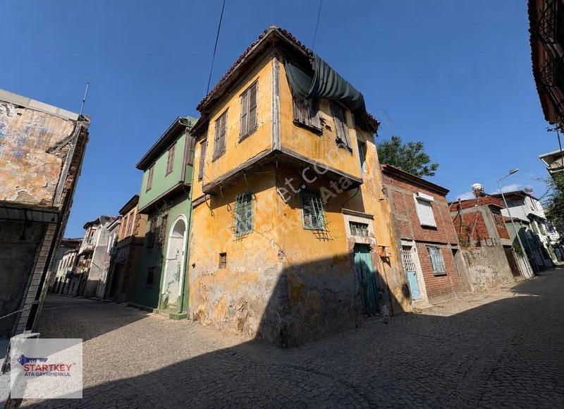 Ayvalık Merkezde Sahile Yürüme Mesafesinde Satılık Tarihi Ev