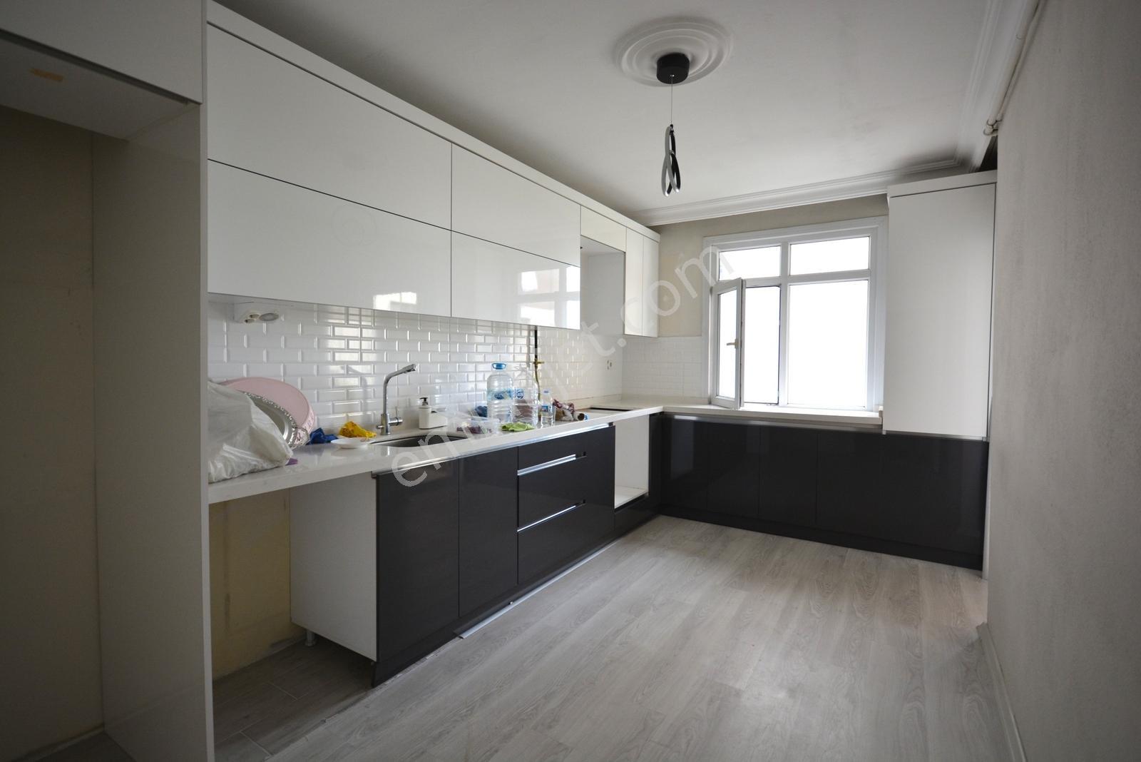 Eyüp Sultan Mah De 5+1 Çatı Dubleks 3 Banyolu Kiralık Daire.....