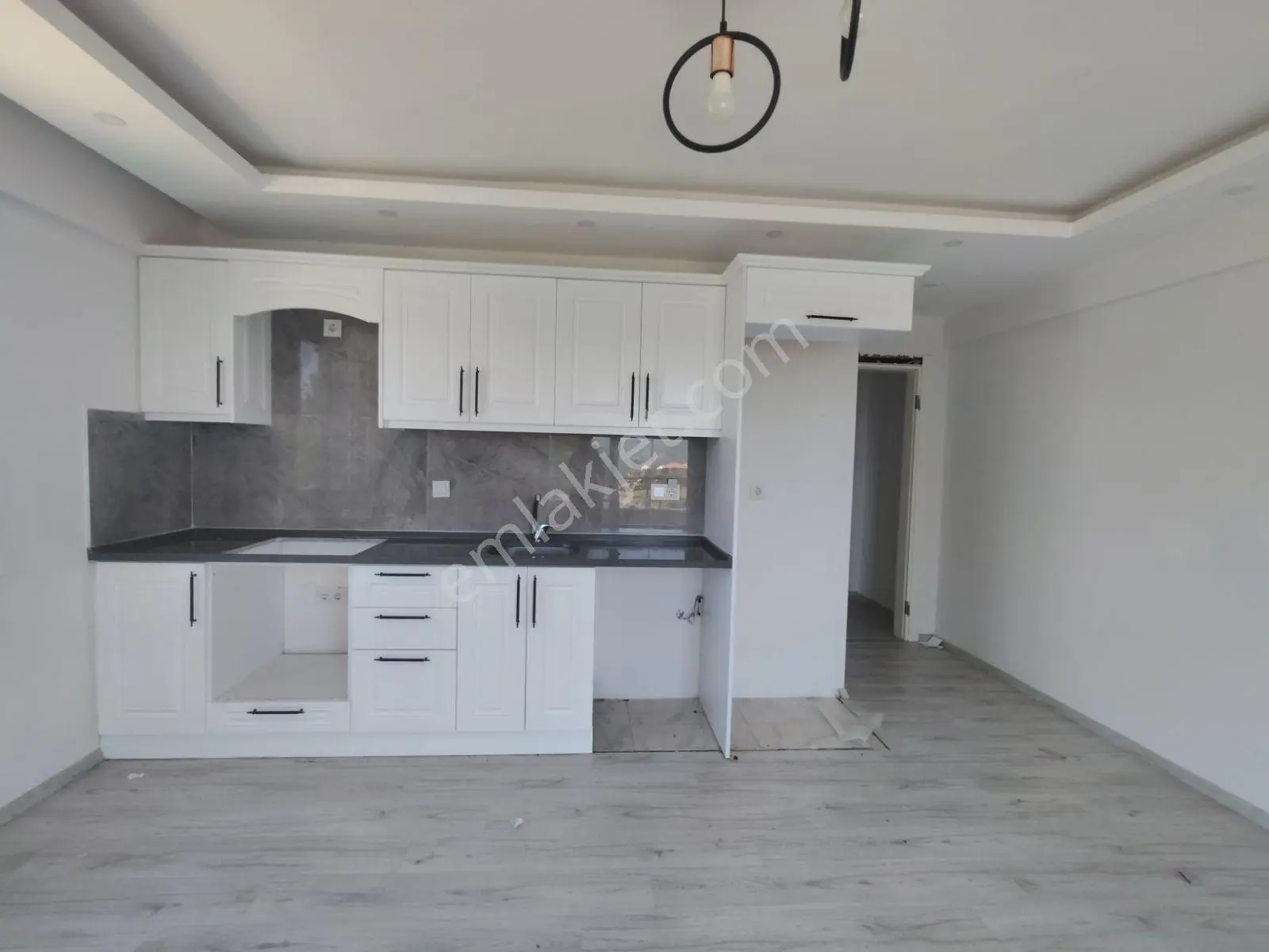 Seydikemer Gerişburnu Sanayi Bölgesinde Kiralık Çatı Dubleks