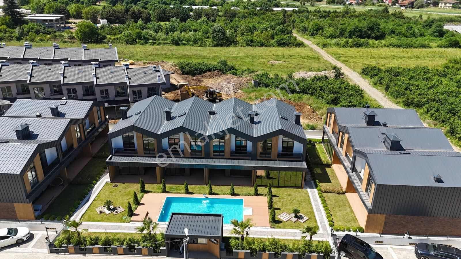 Yalova Kadıköyde Havuzlu Butik Site İçerisinde Lüks 4+1 Villa - Görsel 12