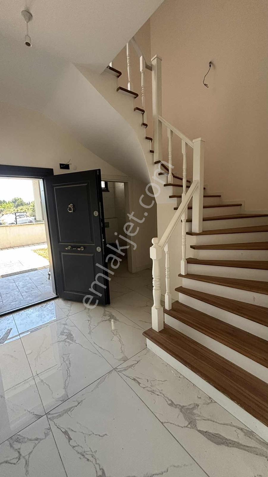 Yalova Kadıköyde Havuzlu Butik Site İçerisinde Lüks 4+1 Villa - Görsel 26