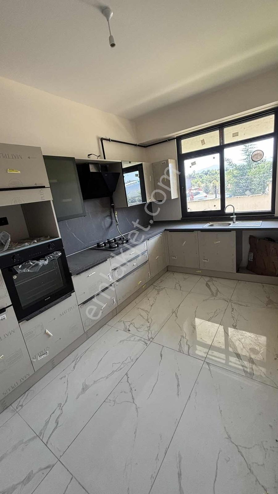 Yalova Kadıköyde Havuzlu Butik Site İçerisinde Lüks 4+1 Villa - Görsel 3
