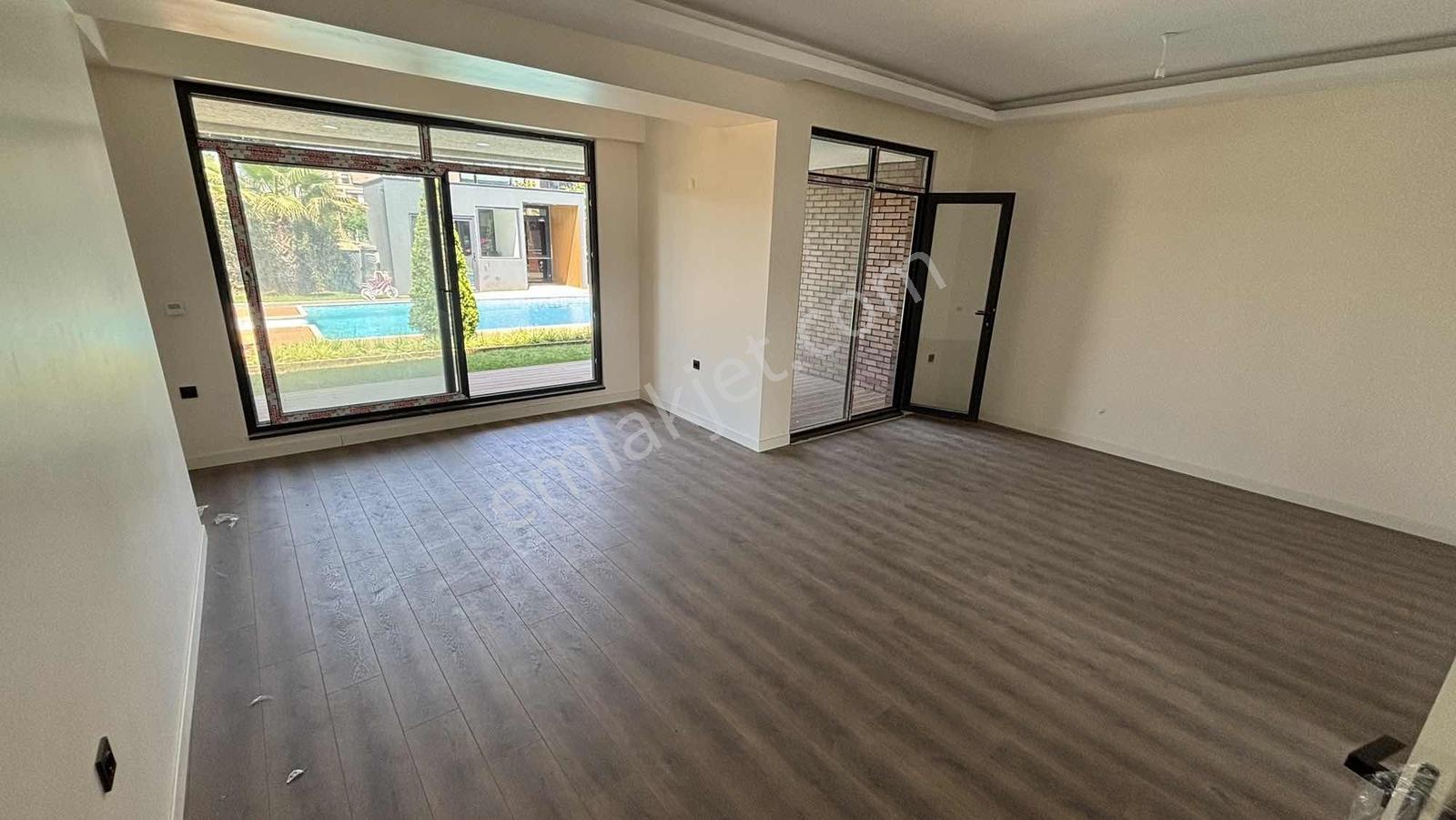 Yalova Kadıköyde Havuzlu Butik Site İçerisinde Lüks 4+1 Villa - Görsel 16