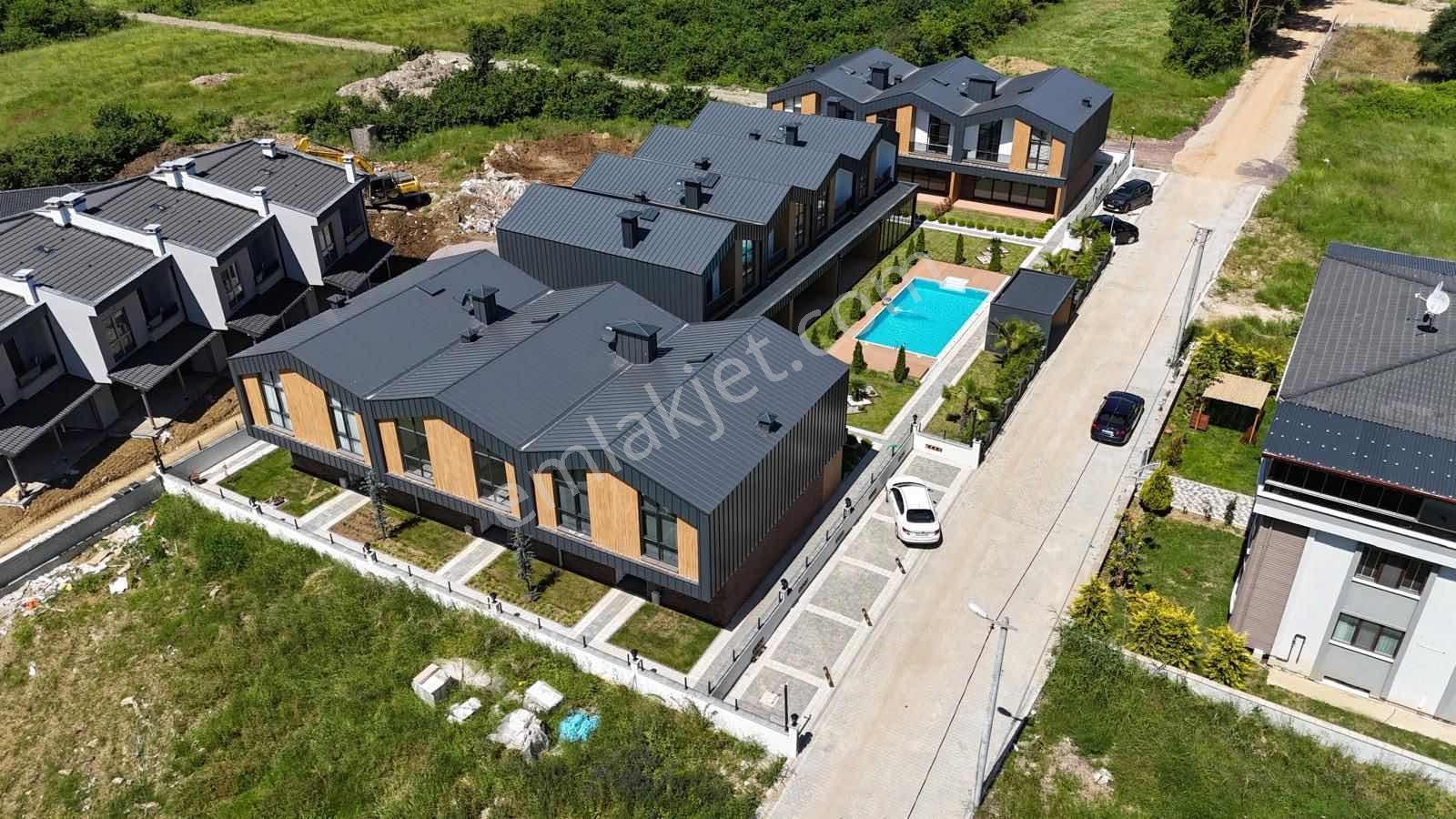 Yalova Kadıköyde Havuzlu Butik Site İçerisinde Lüks 4+1 Villa - Görsel 11