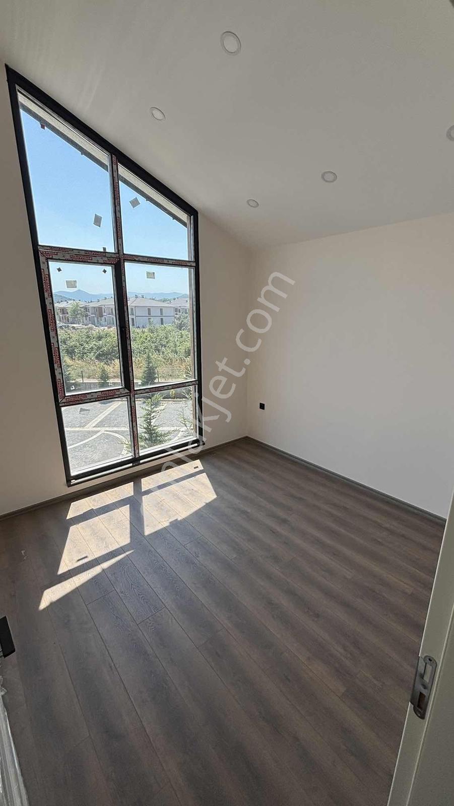 Yalova Kadıköyde Havuzlu Butik Site İçerisinde Lüks 4+1 Villa - Görsel 31