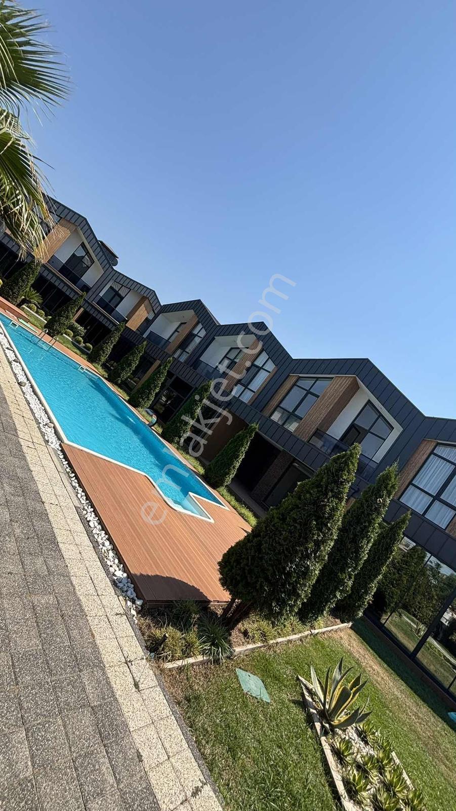 Yalova Kadıköyde Havuzlu Butik Site İçerisinde Lüks 4+1 Villa - Görsel 24