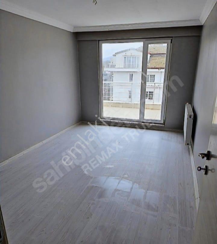 Kartepe'de Site İçerisinde Kiralık 2+1 Çatı Dubleks Daire - Görsel 16