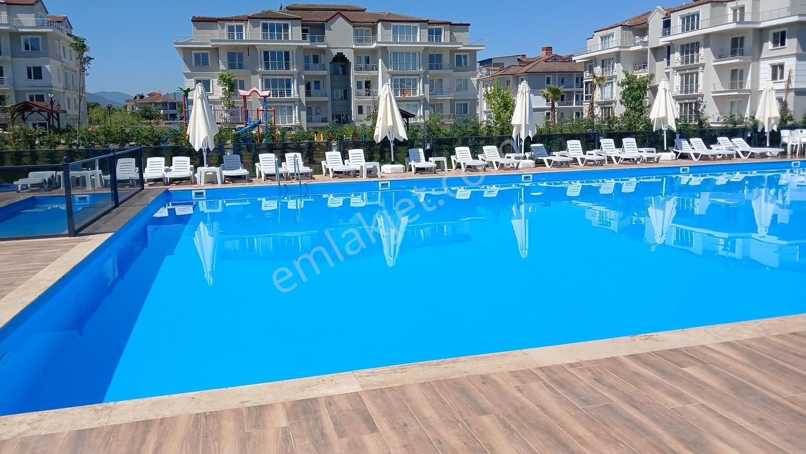 Kartepe'de Site İçerisinde Kiralık 2+1 Çatı Dubleks Daire - Görsel 6