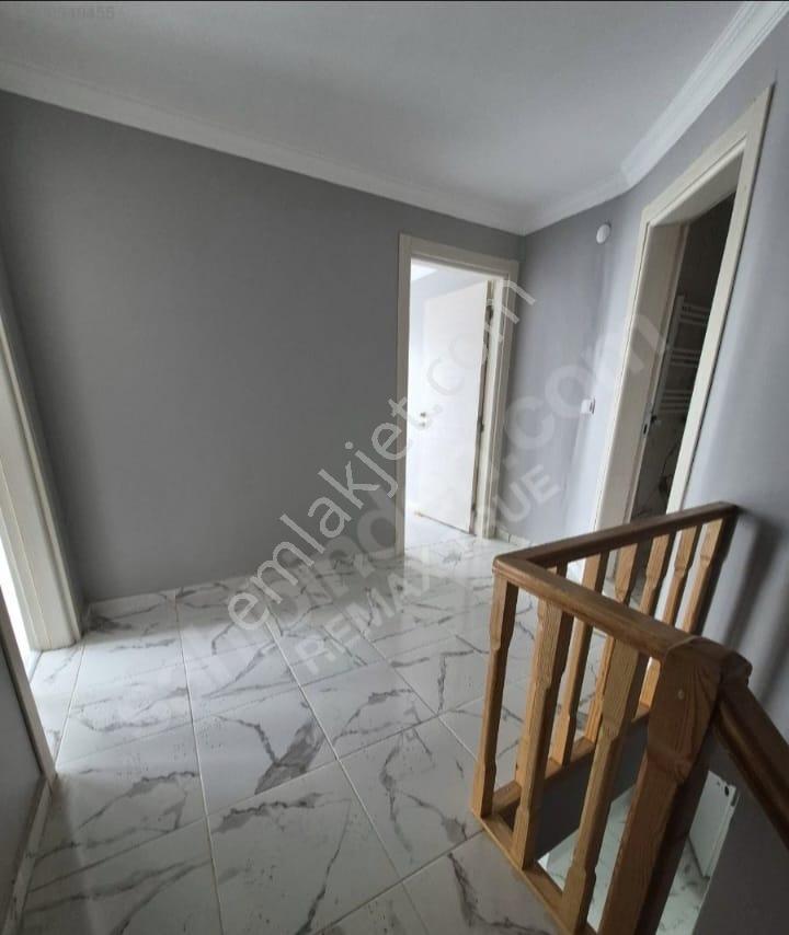 Kartepe'de Site İçerisinde Kiralık 2+1 Çatı Dubleks Daire - Görsel 13