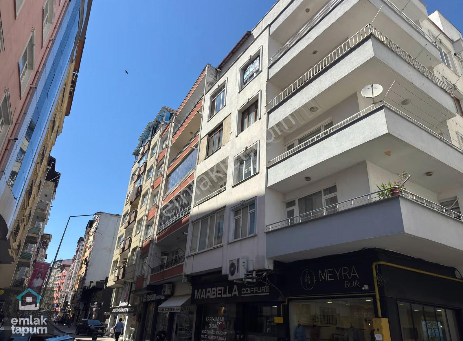 Dumlupınar Mahallesi Reşadiya Cad. Koton Karşısında Kiralık 3+1