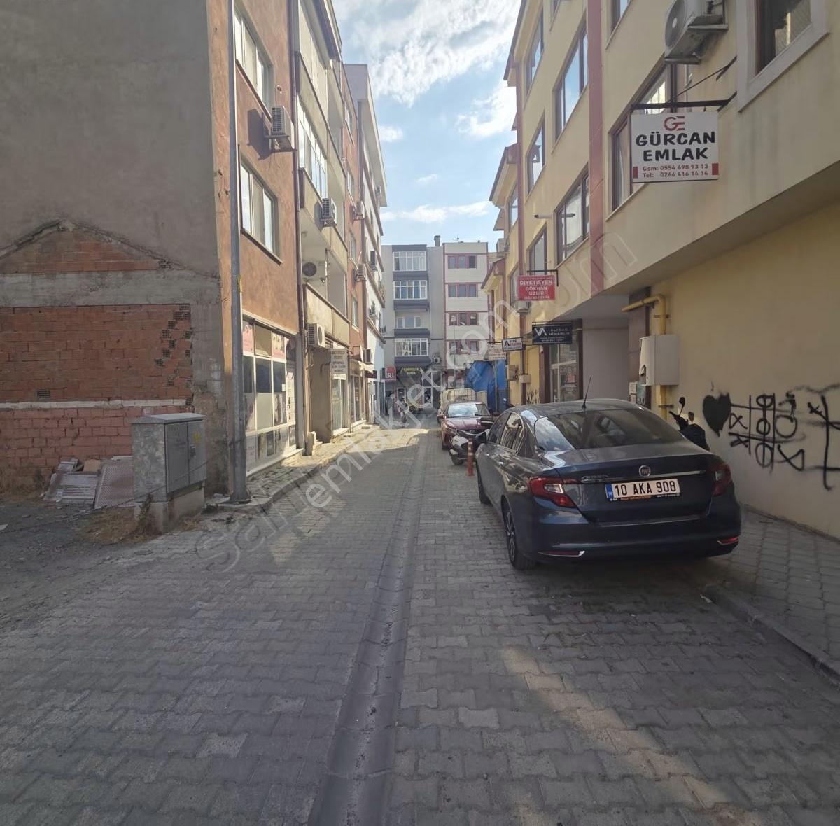 Burhaniye Meydanı'na Çok Çok Yakın Yatırımlık 392 M² 2 Adet Arsa - Görsel 10