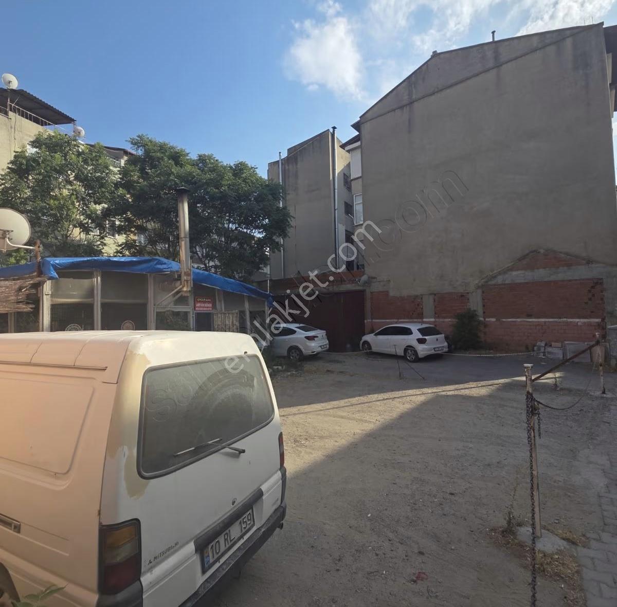 Burhaniye Meydanı'na Çok Çok Yakın Yatırımlık 392 M² 2 Adet Arsa - Görsel 9