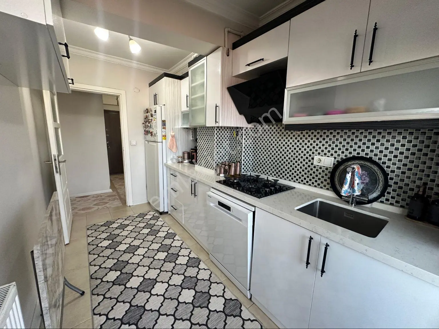Refet Bele'de Şehir Manzaralı Cam Balkonlu 2+1 Satılık Daire - Görsel 28