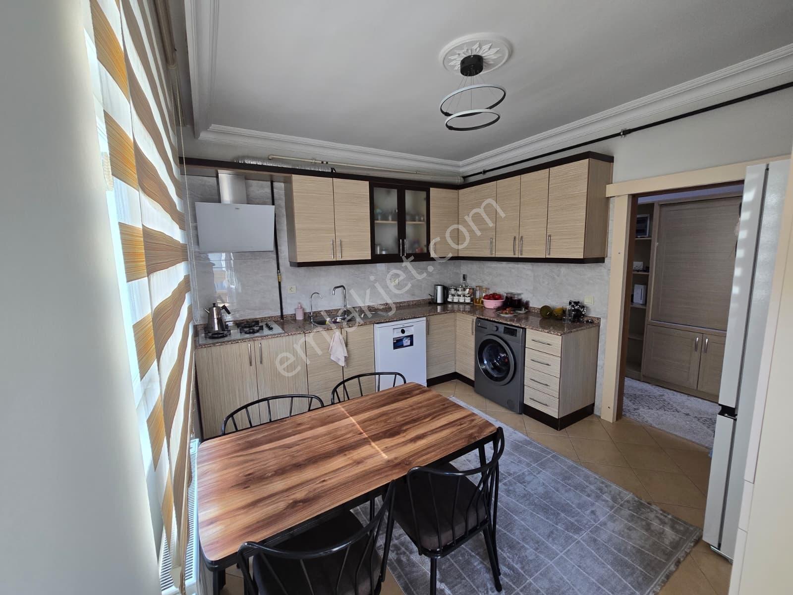 Mükemmel Konumda 130m2 Geniş 3+1 Daire - Görsel 20