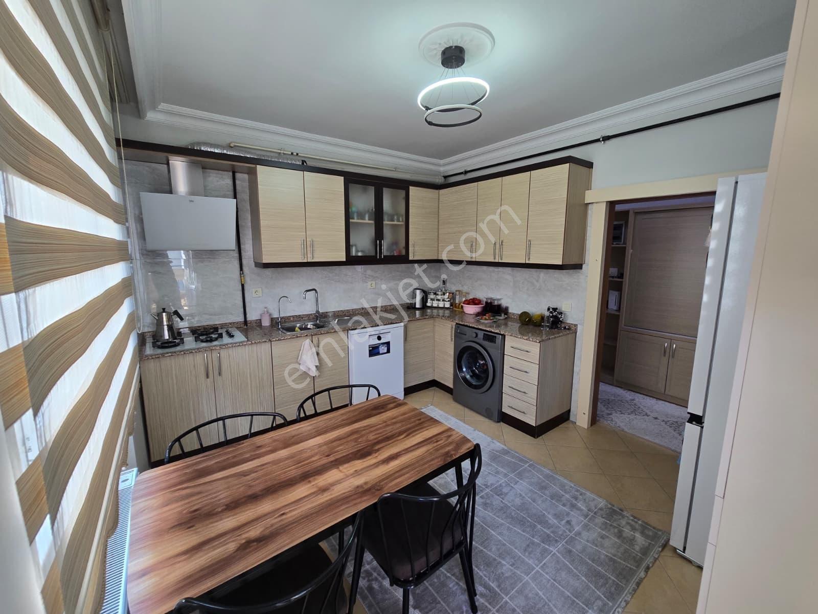 Mükemmel Konumda 130m2 Geniş 3+1 Daire - Görsel 19