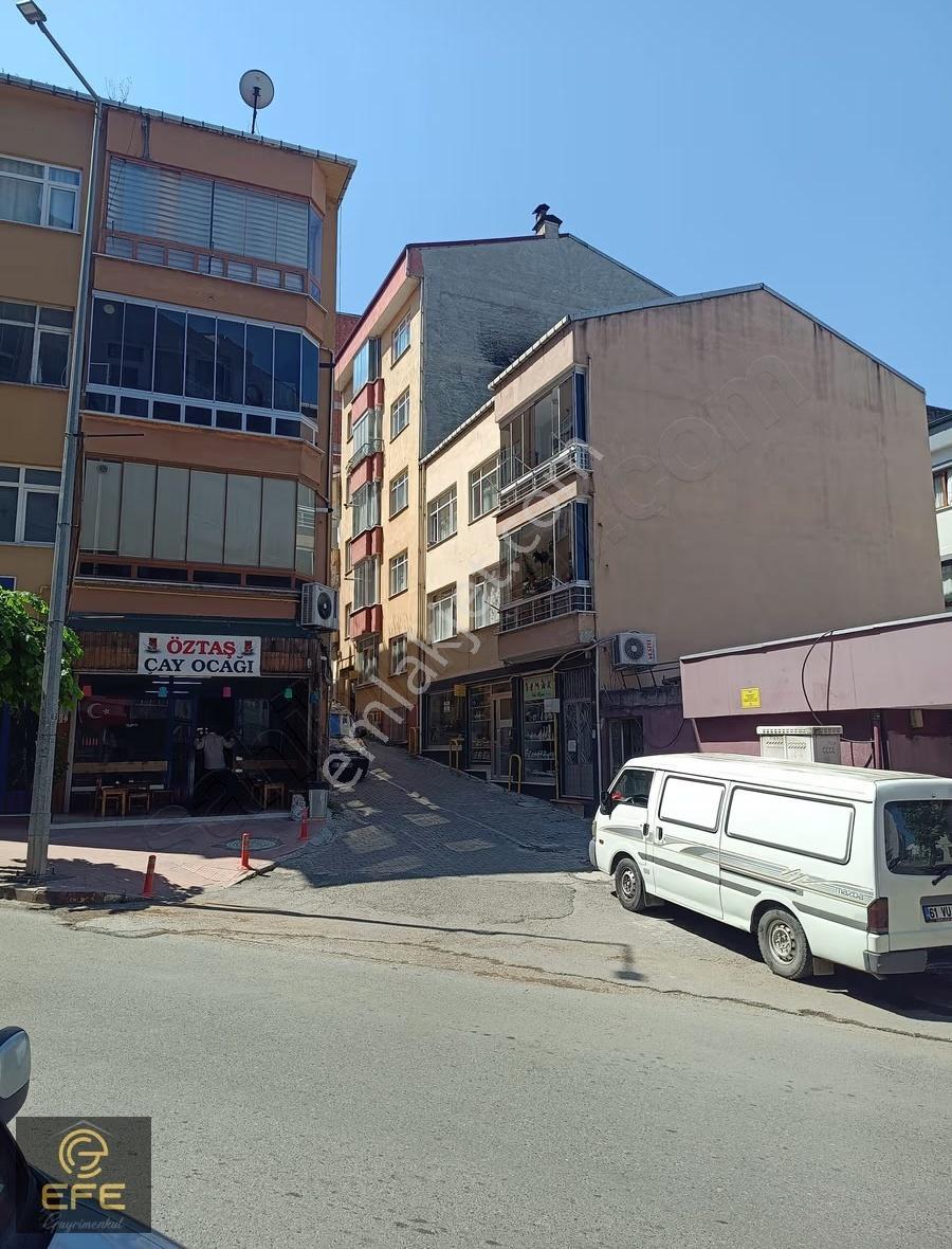 Efe Gayrimenkulden Akçaabat Merkezi Konumda Satılık 3+1 Daire