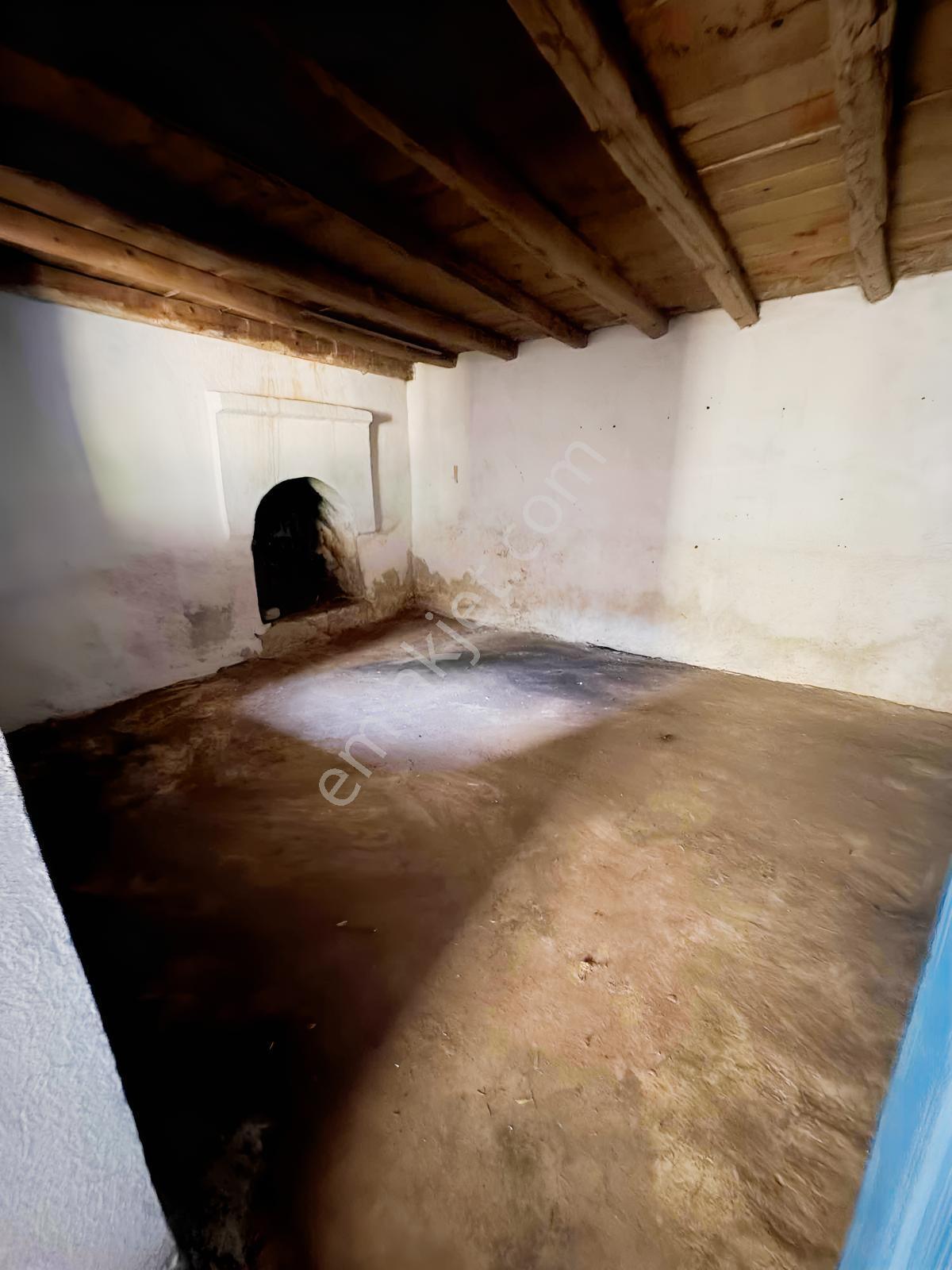 Milas__beçin De İçinde Köy Evi Olan İmarlı Arsa - Görsel 8