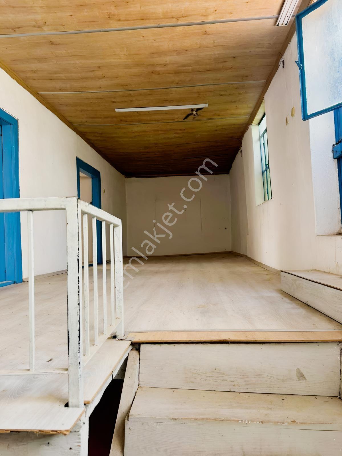 Milas__beçin De İçinde Köy Evi Olan İmarlı Arsa - Görsel 20