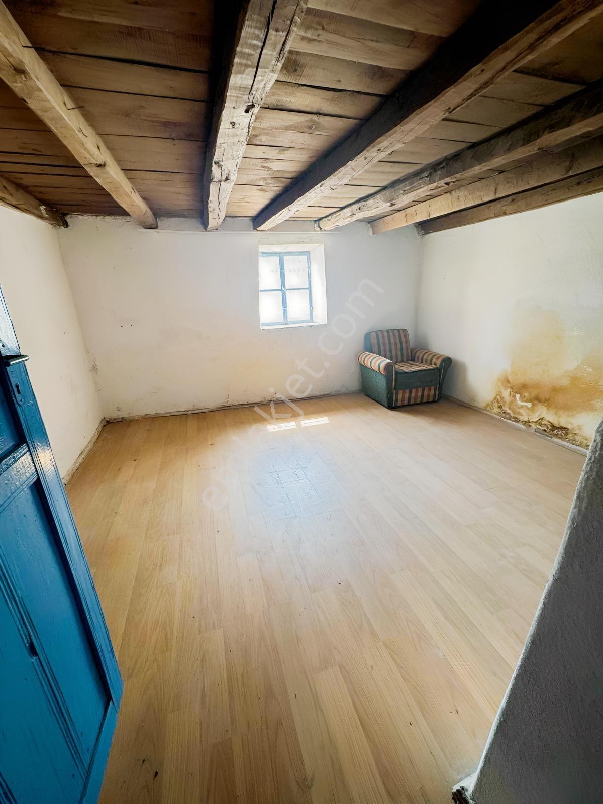 Milas__beçin De İçinde Köy Evi Olan İmarlı Arsa - Görsel 5