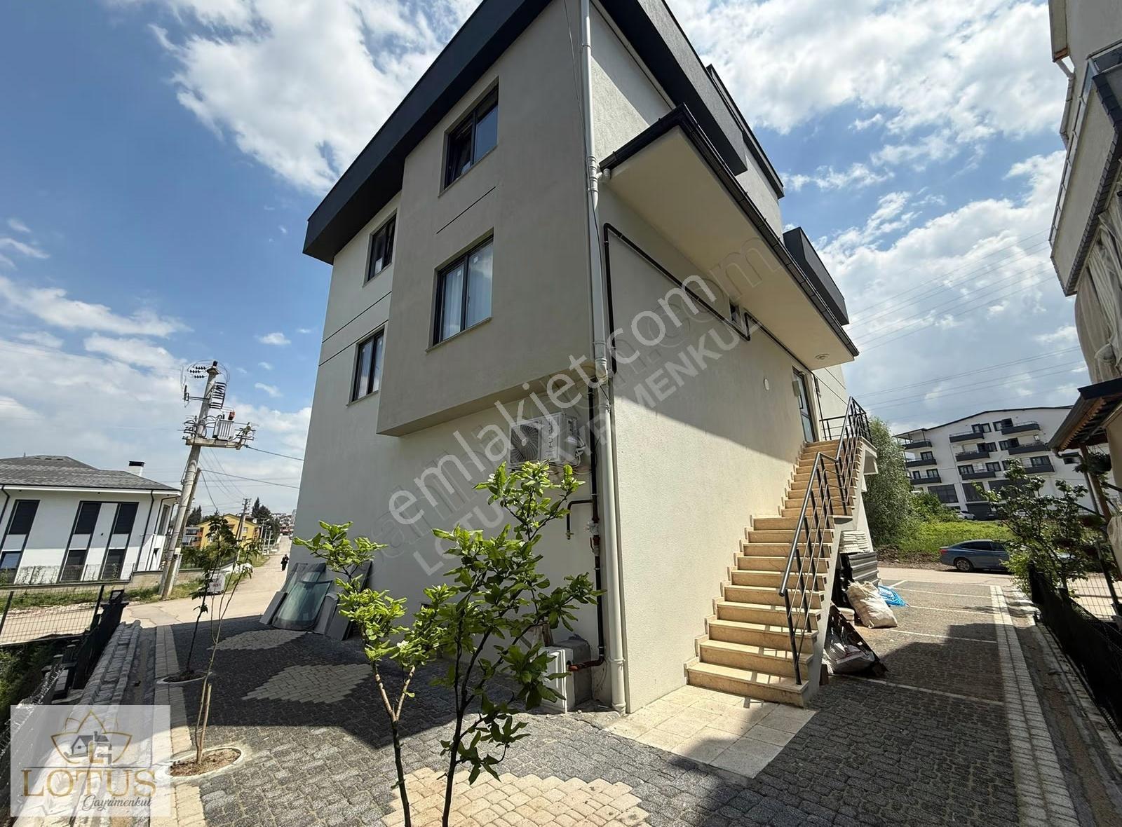 Başiskele Yeşilyurt Merkezi Konum Cadde Üzeri Kiralık 2+1 Daire - Görsel 17