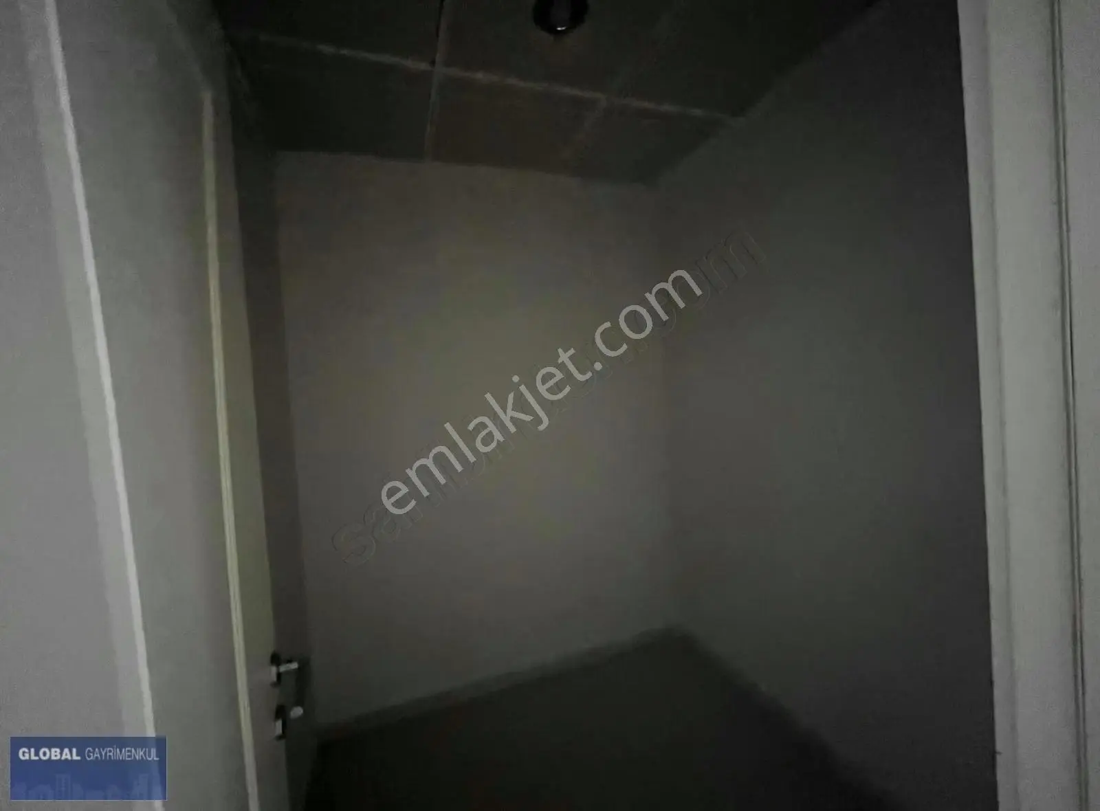 Tuzla Emlak Konutları 2 Kapalı Mutfaklı Kiralık 1.5+1 Daire