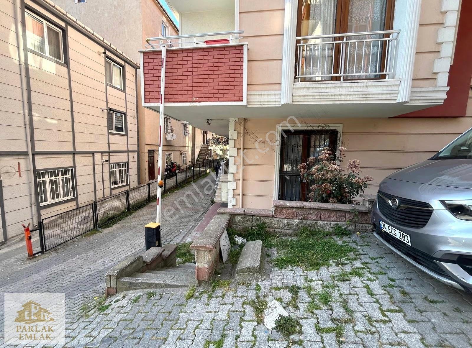 Parlak'tan Bağlarbaşında Genç,otoparklı Binada 1+1 Acil Satılık! - Görsel 5