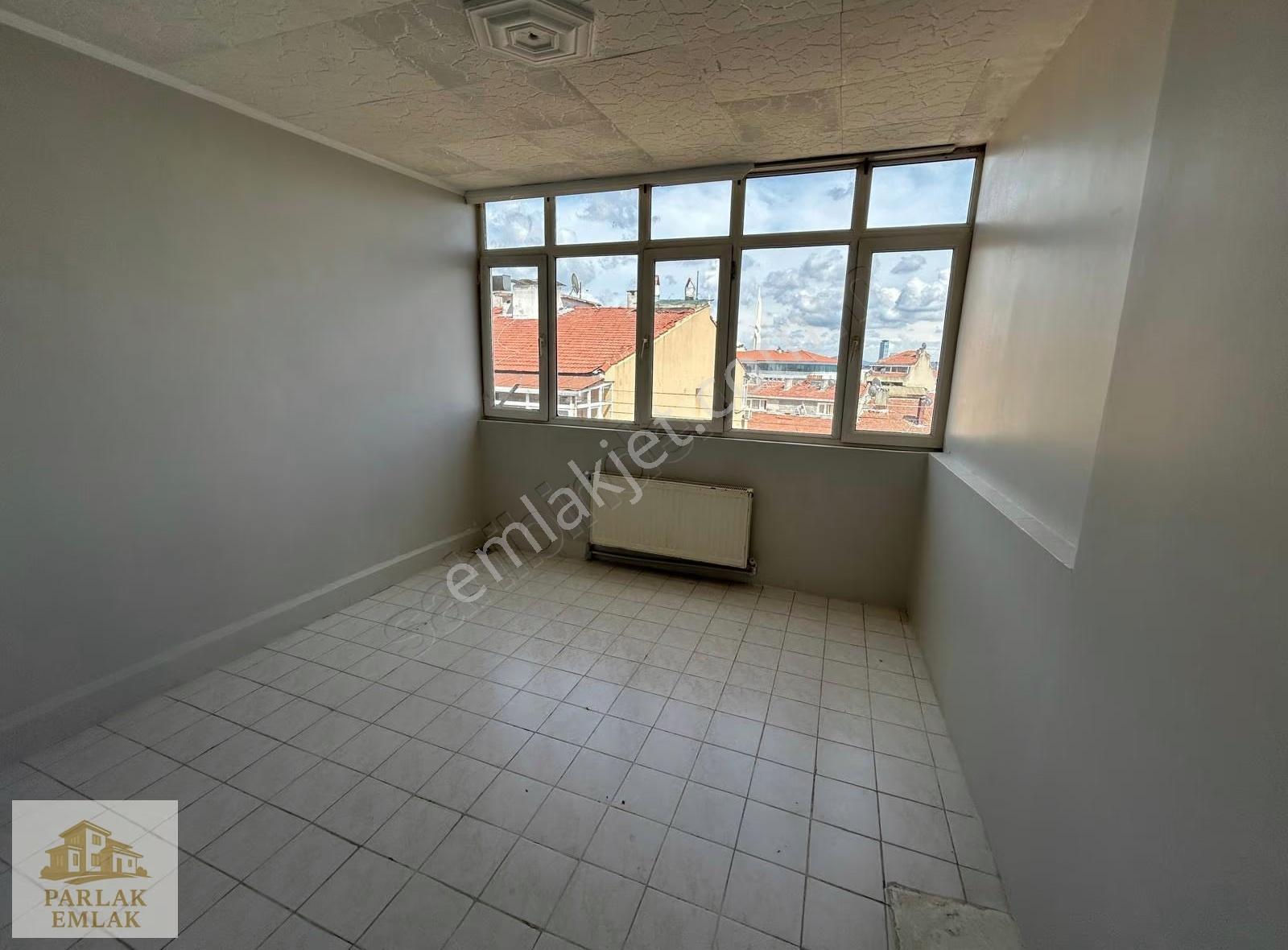 Bağlarbaşnda Genç Binada 4+1 140m2 Deniz Manzaralı Dubleks Daire - Görsel 16