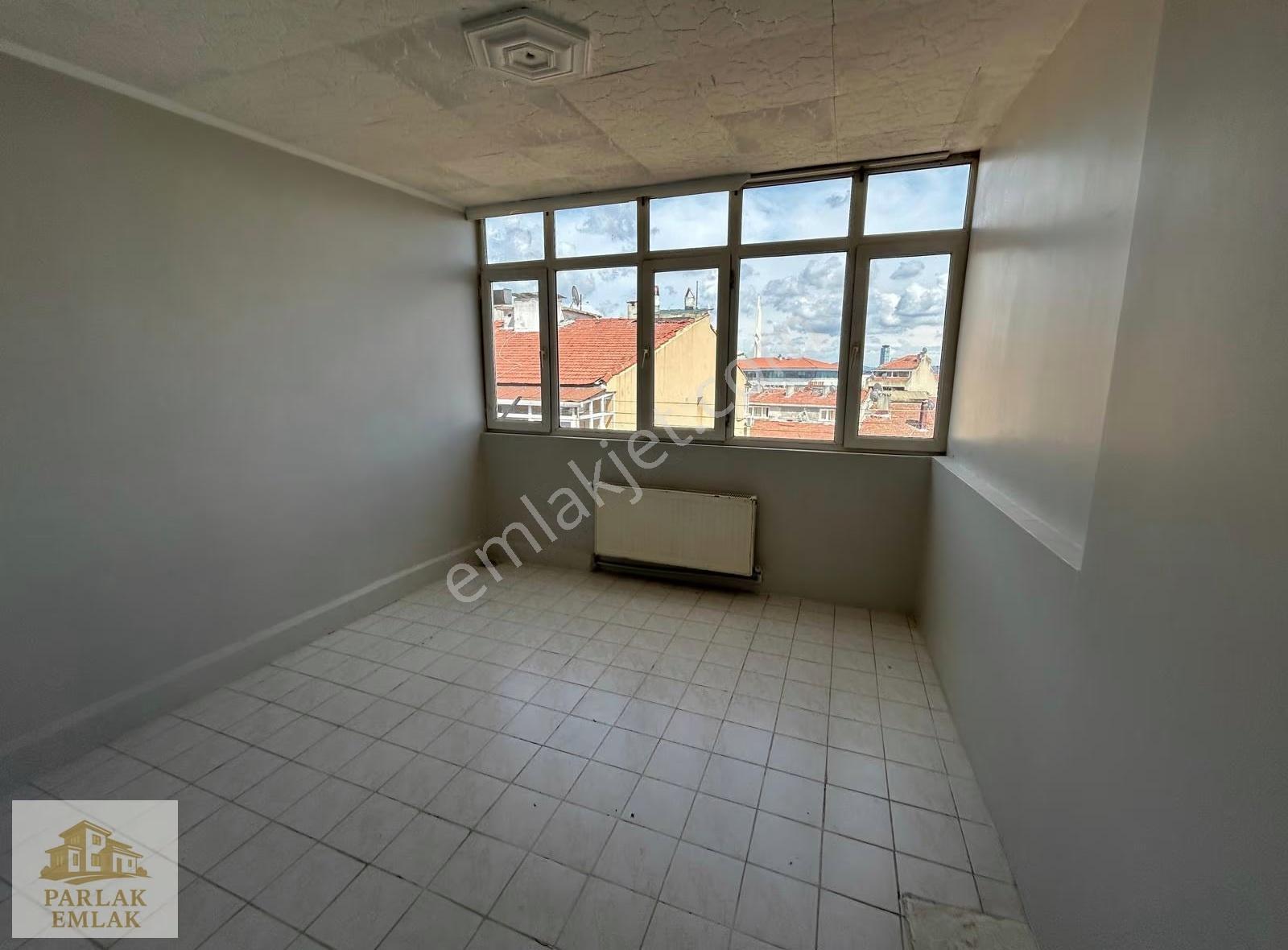 Bağlarbaşnda Genç Binada 4+1 140m2 Deniz Manzaralı Dubleks Daire - Görsel 21