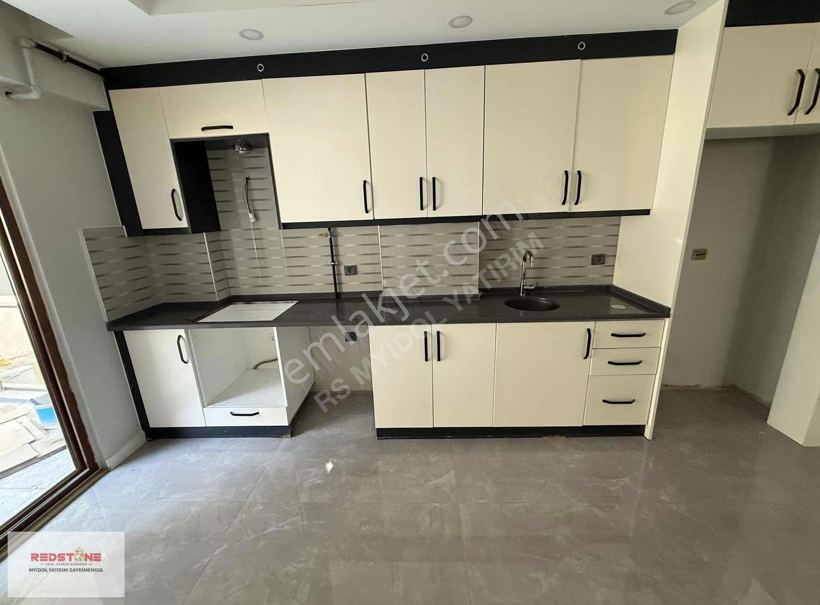Redstone Myidol Gayrimenkul'dan Şemikler'de Kiralık 2 + 1 Daire