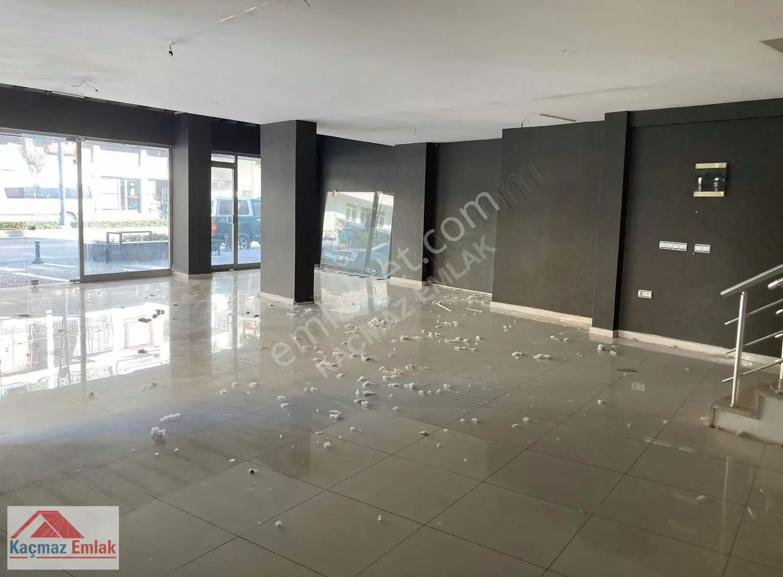 Barbaros Caddesinde Kiralık 3 Katlı Dükkan - Görsel 11