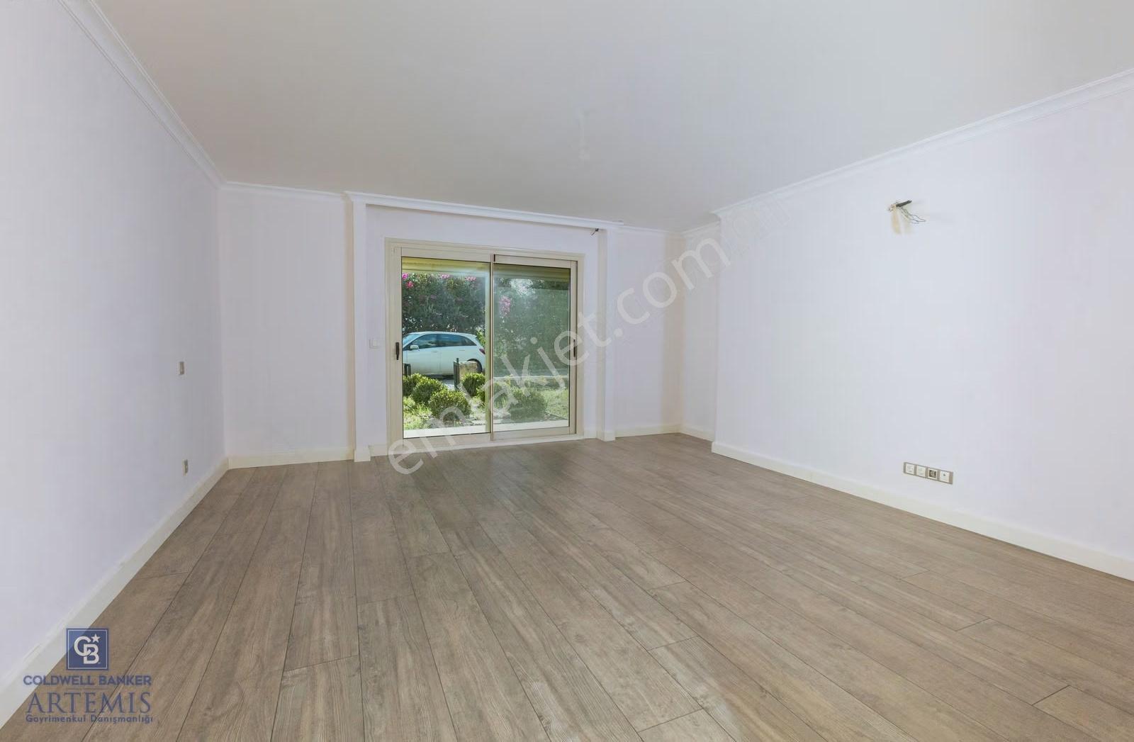 Bodrum Konacık'ta Deniz Manzaralı Lüks Satılık Tripleks Villa - Görsel 12