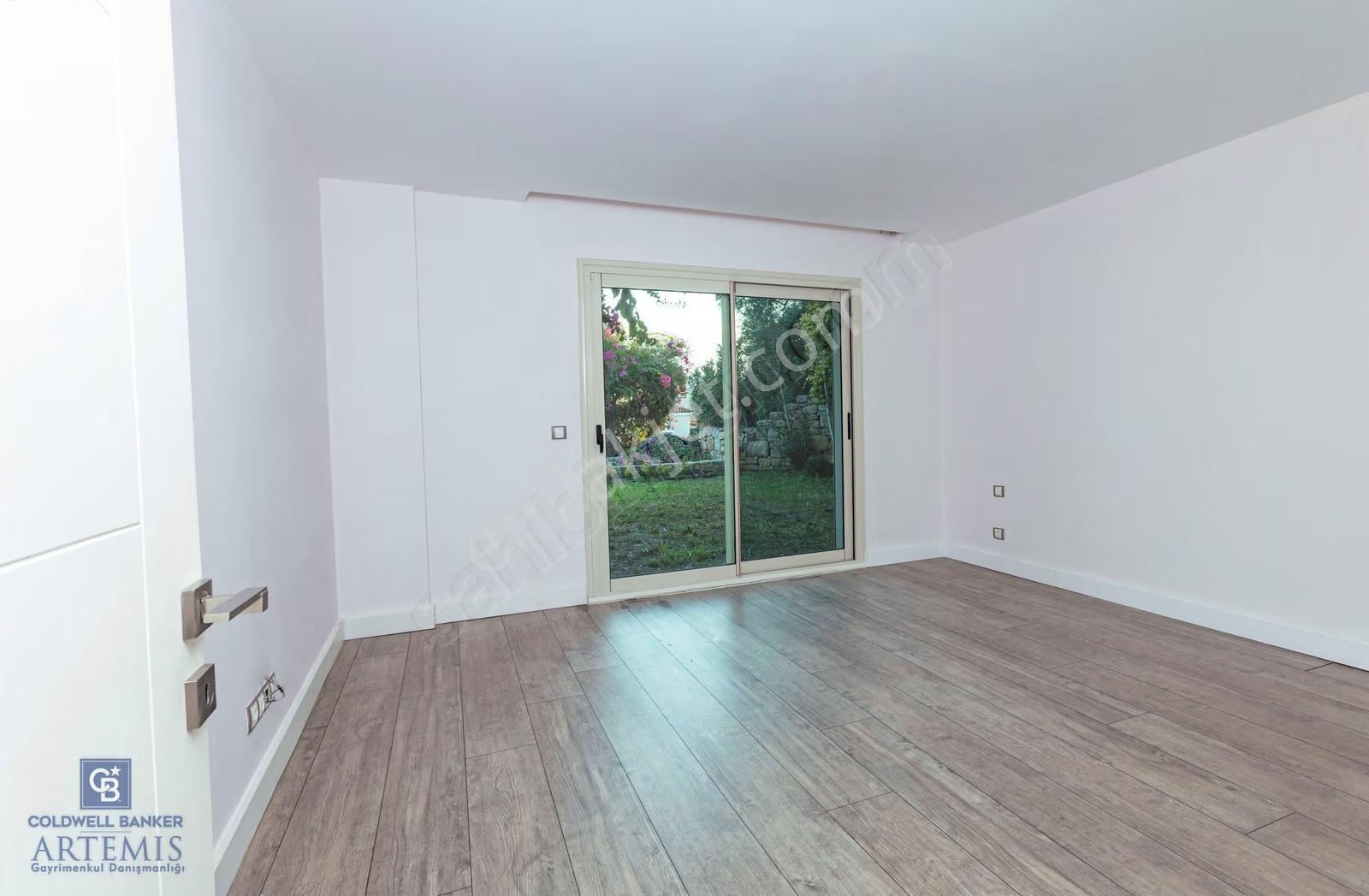 Bodrum Konacık'ta Deniz Manzaralı Lüks Satılık Tripleks Villa - Görsel 9
